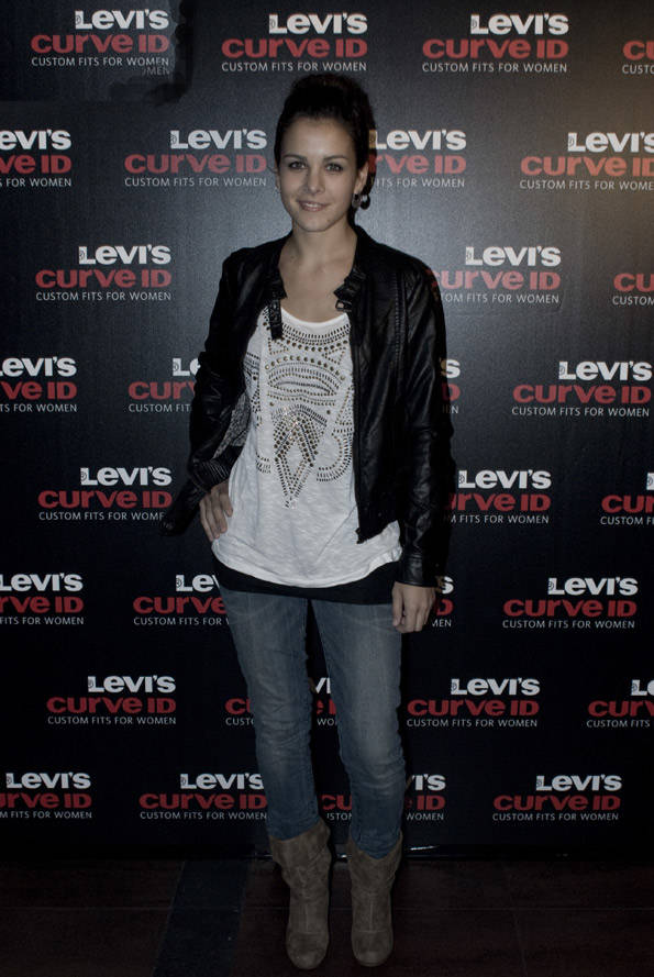 sandra-blazquez-con-jeans-levis-curve-id