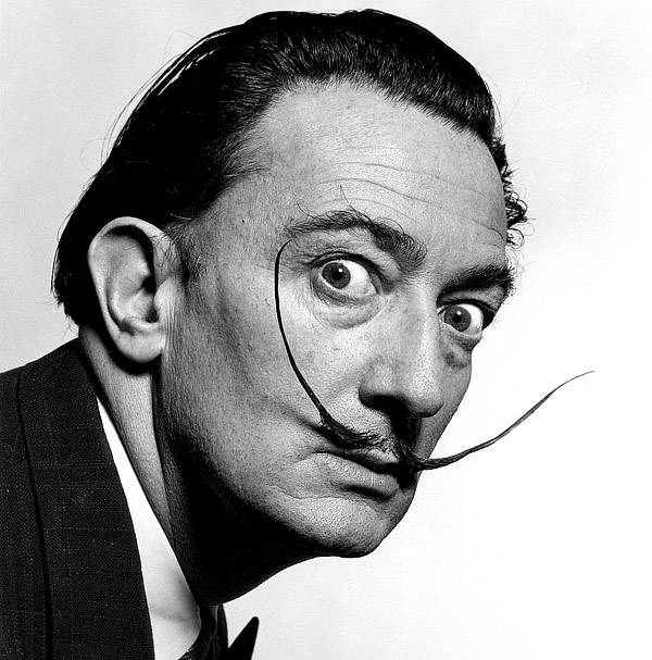 Dalí lucía un bigote muy especial y característico