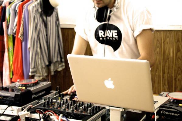 DJs en directo en Rave Market