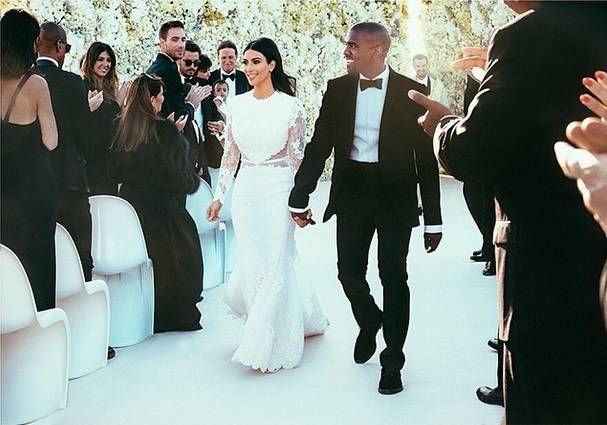 los-vestidos-blancos-de-las-celebrities-retrospeccion-Kardashian-Kanye-West