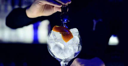 7-coctelerias-imprescindibles-refrescarnos-este-verano-opera-cafe-oviedo-cocktail-propuesta-coctel