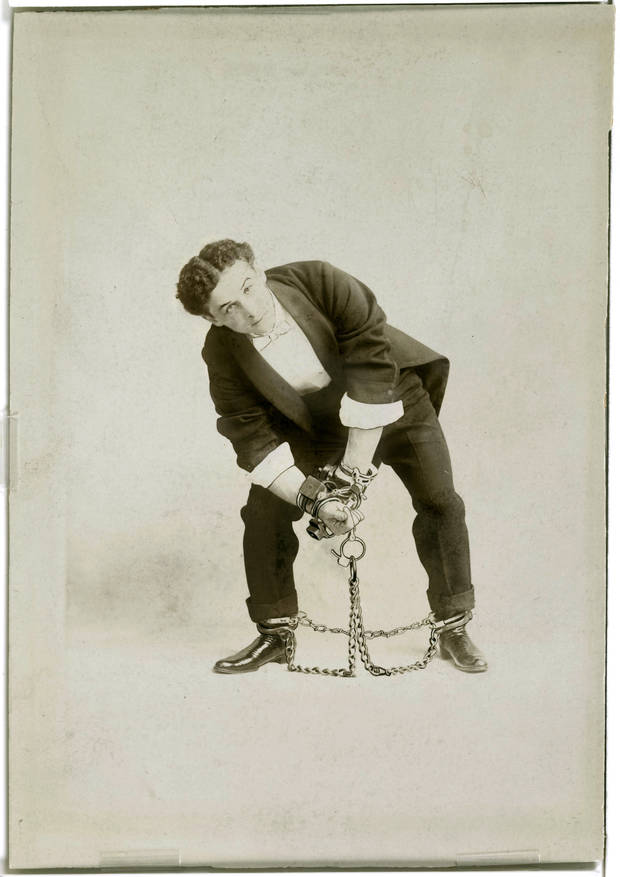 Houdini, encadenado