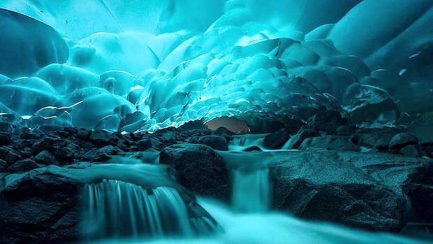 Lugares curiosos Las cuevas de hielo bajo Mendenhall Glacier
