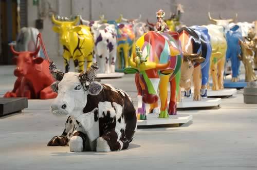 meninas cow parade
