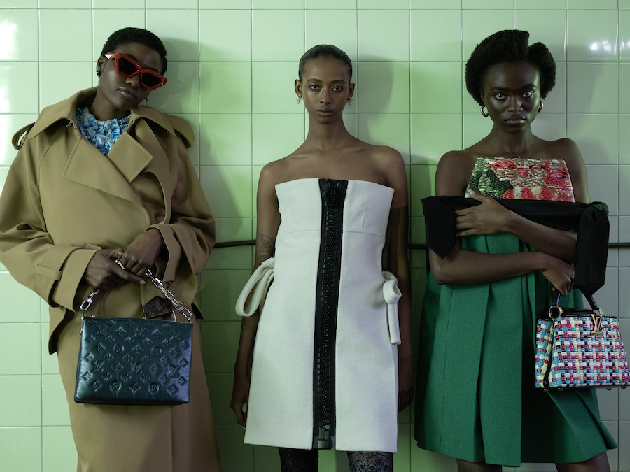 Louis Vuitton SS23 juega con la escala para explorar la feminidad
