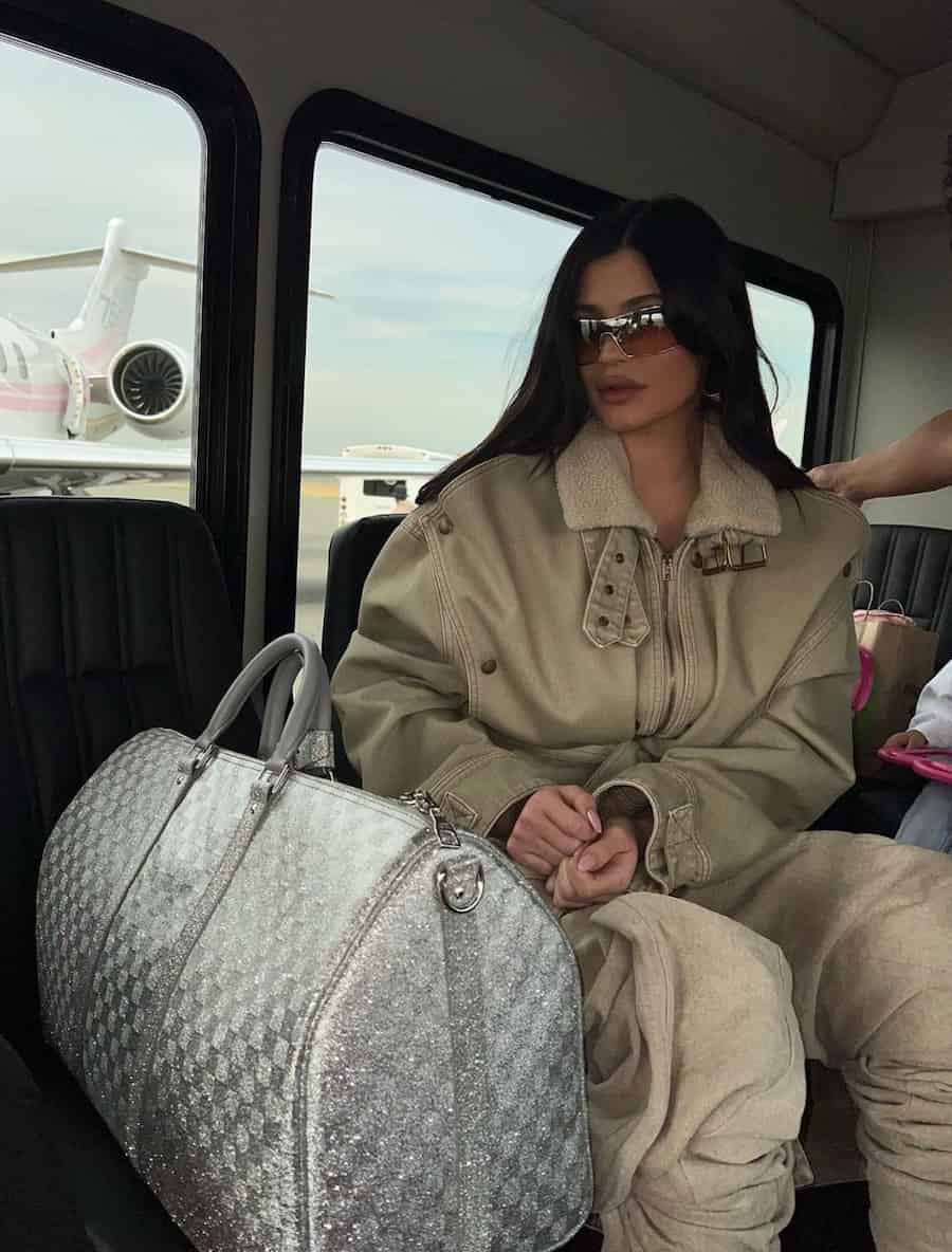 Kylie jenner con bolso de Louis Vuitton