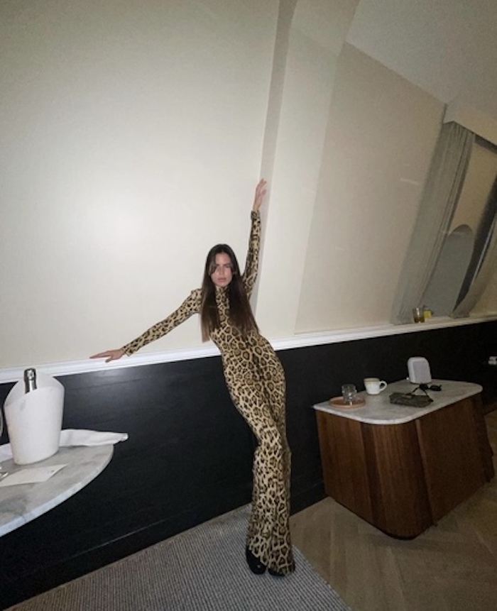 Nina Urgell con leopardo