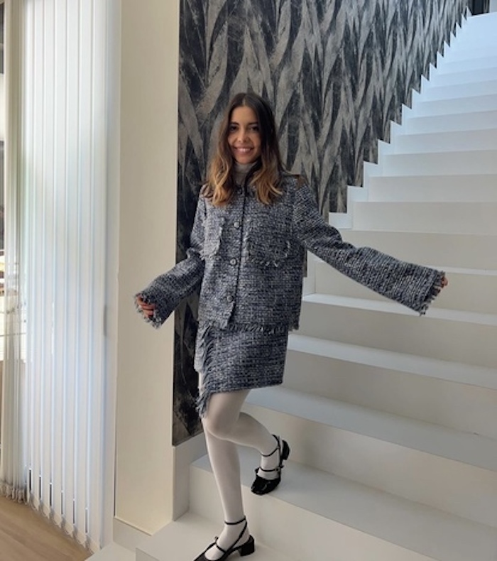 Lucía Avendaño con un conjunto de tweed