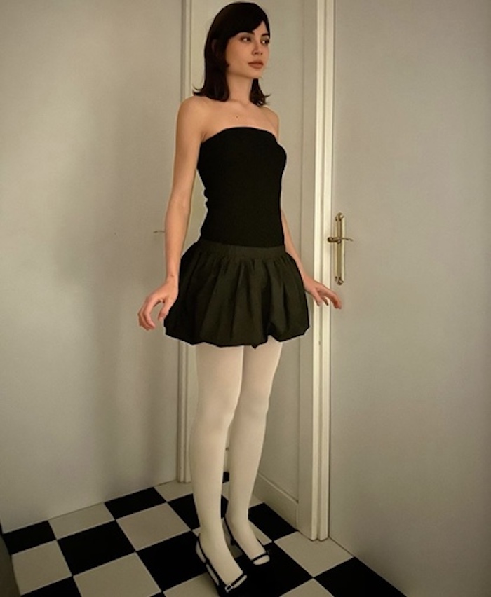 Clara Aparicio con falda globo