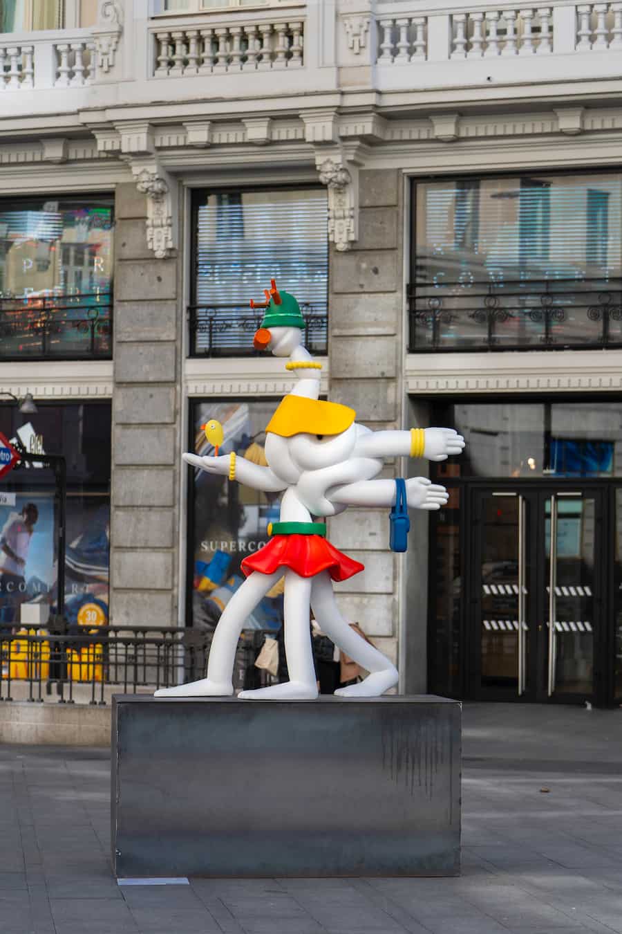 Escultura en calle Gran vía
