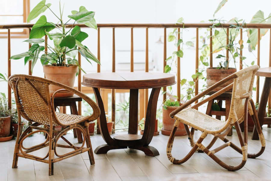 Muebles de madera para el balcón