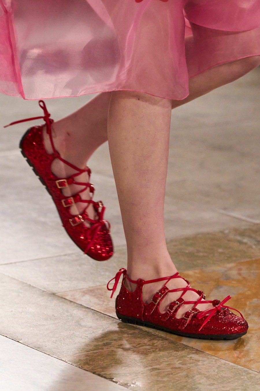 Simone Rocha SS25 zapatos de estilo corsé