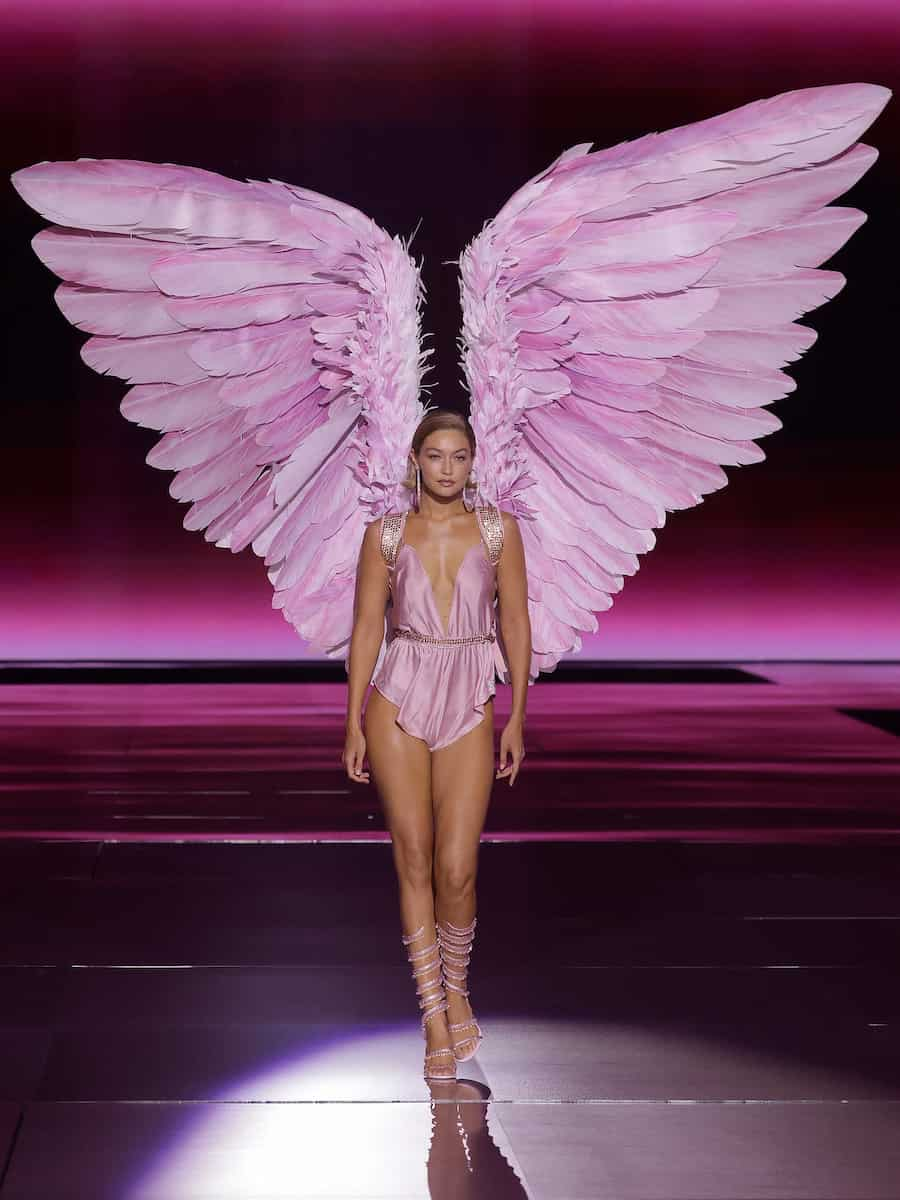 Gigi Hadid abriendo el VSFW 2024