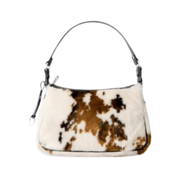 Bolso peluche de estampado de vaca de Bershka