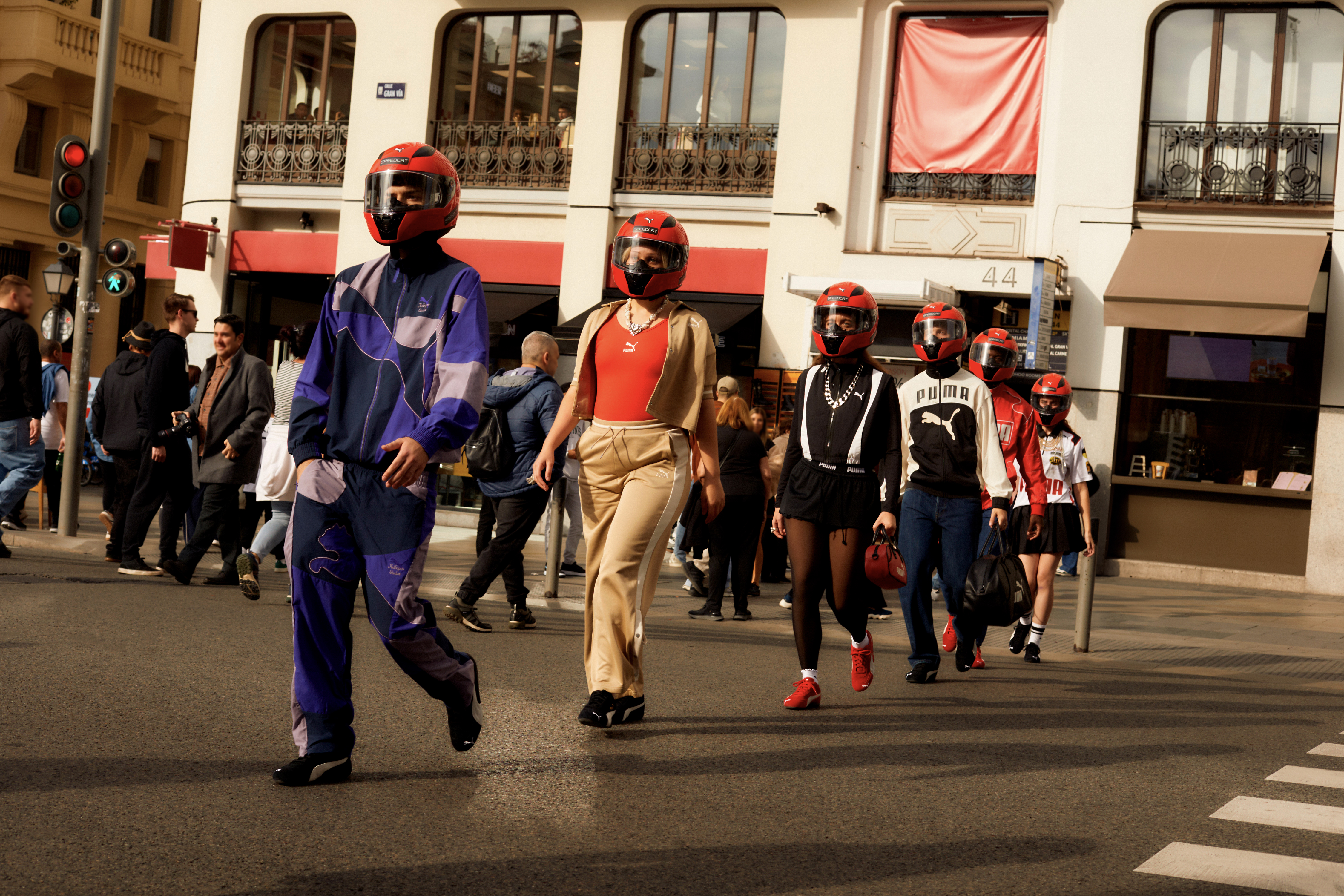 La nueva activación de PUMA transformó diferentes escenarios del centro de Madrid en una impactante pasarela de moda urbana inspirada directamente en el mundo del motor