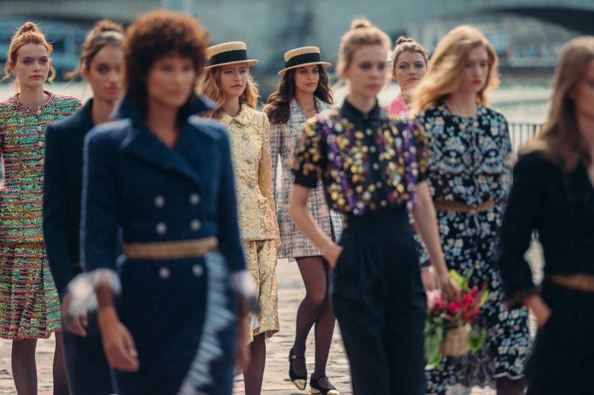 Puesta en escena del desfile Alta Costura de Chanel para otoño/invierno 2023-2024
