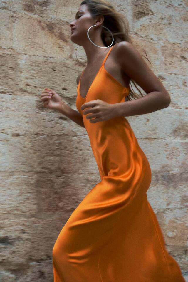 Los mejores vestidos lenceros de la temporada. Imagen: Zara