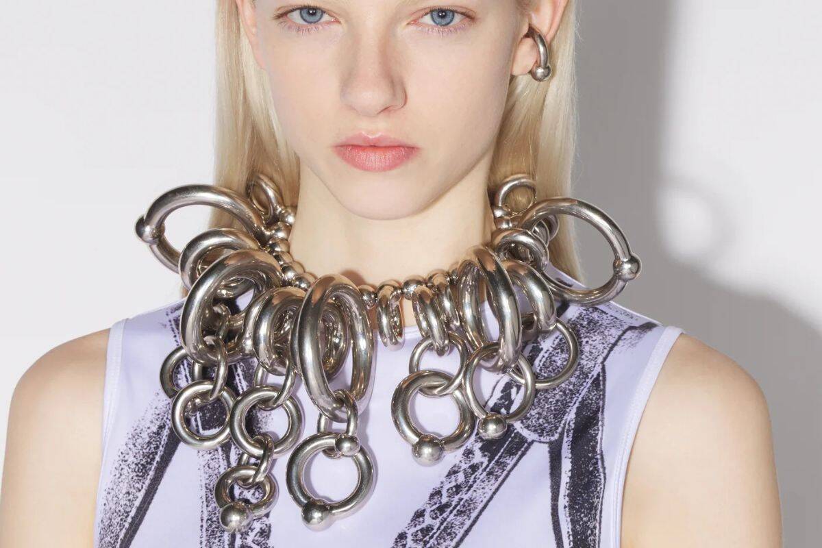 Los mejores collares XXL de la temporada. Imagen: Instagram @jeanpaulgaultier
