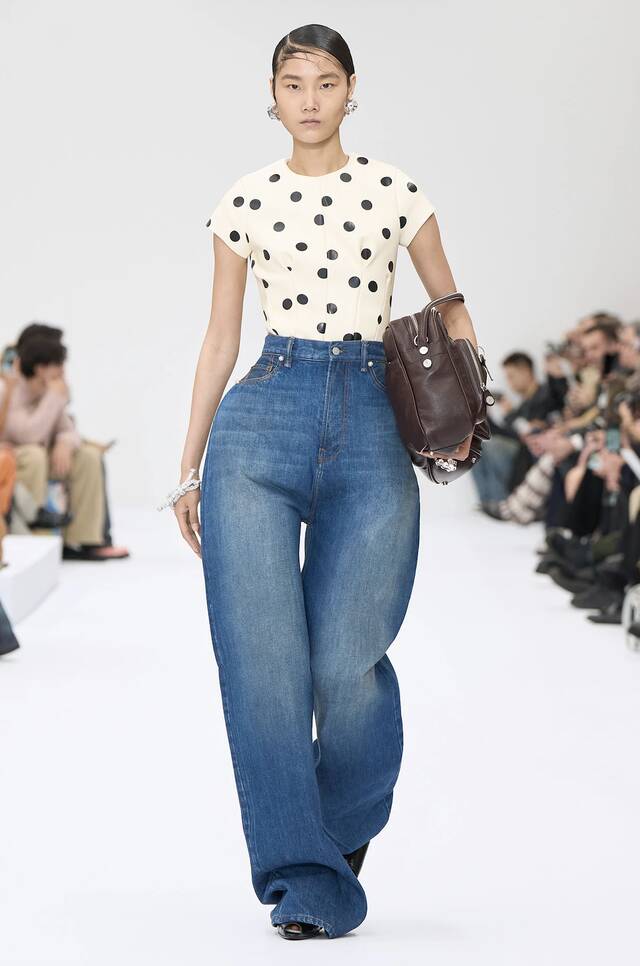 Los «polka dots» de Acne Studios SS25