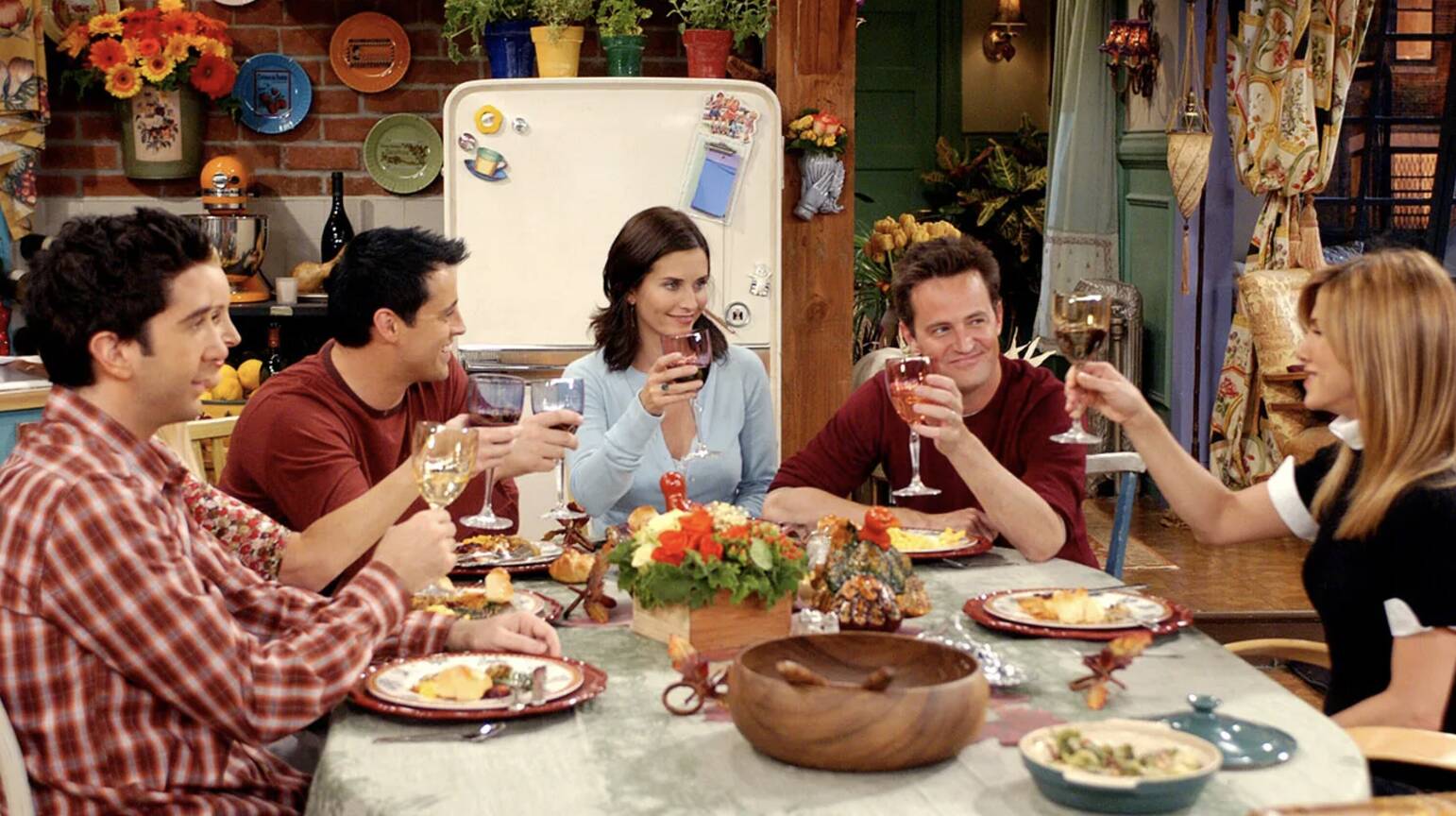 Fotograma de «Friends» celebrando Thanksgiving. Imagen: YouTube
