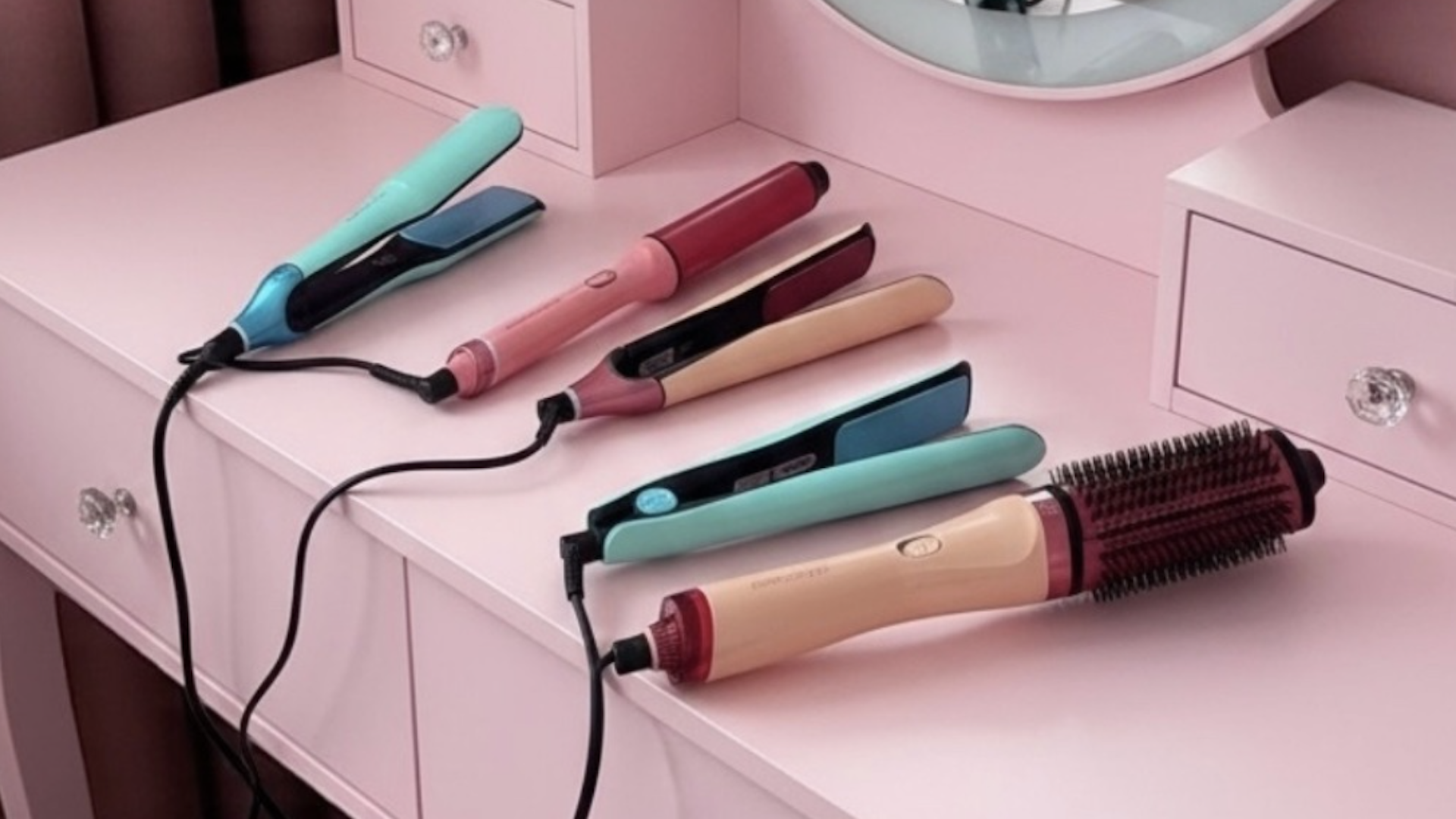 Los GADGETS DE BELLEZA que no sabías que necesitabas en tus rutinas. Imagen: @ghdspain