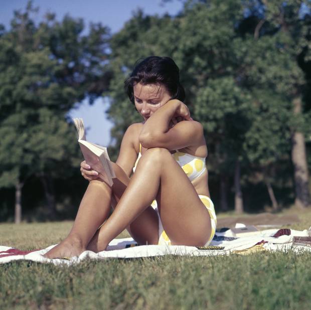 02. 01. dia_mujer_feminismo_leer_les-anderson-173146