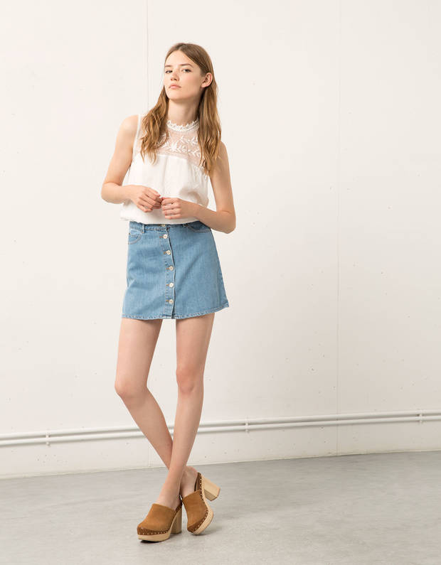 10-prendas-de-amancio-ortega-que-tu-armario-necesita-falda-denim-bershka