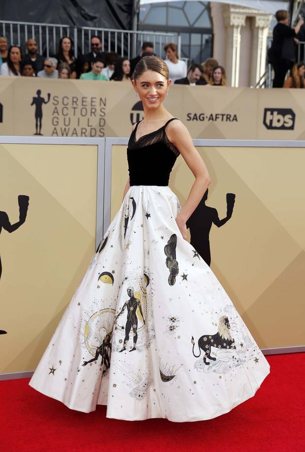 5-looks-y-5-momentos-top-de-los-SAG-Awards-Natalia-Dyer