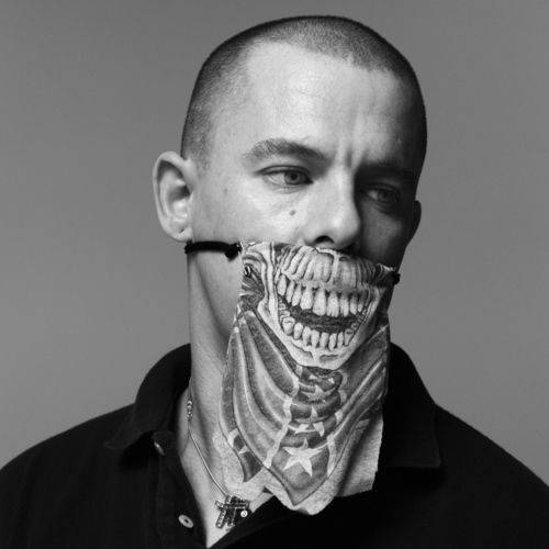 20-cosas-que-no-sabías-sobre-alexander-mcqueen-04