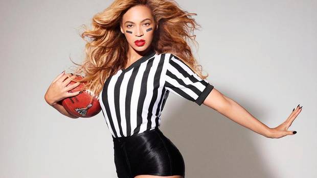 Beyoncé promocionando la Super Bowl