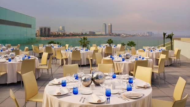 boda cerca mar