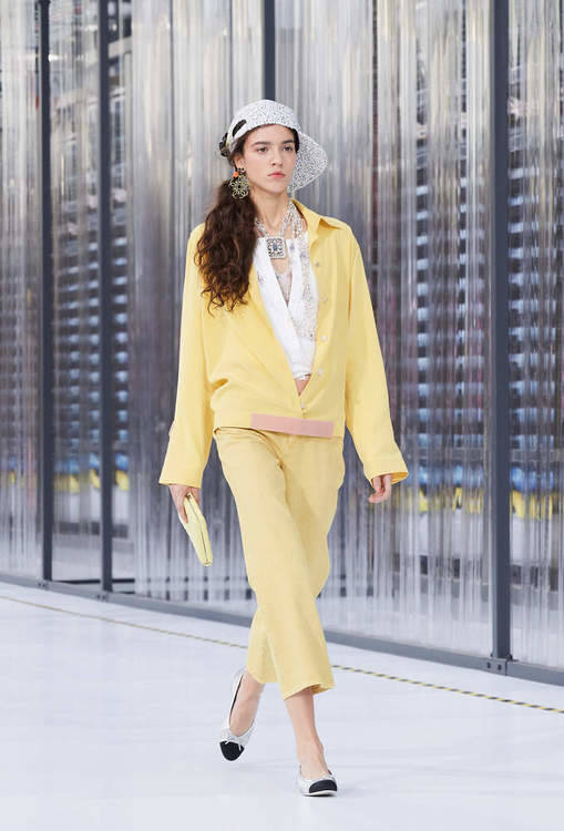 CHANEL TENDENCIA AMARILLO