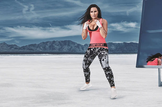 deporte famosas Demi-Lovato-Fabletics-2017-billboard-1548