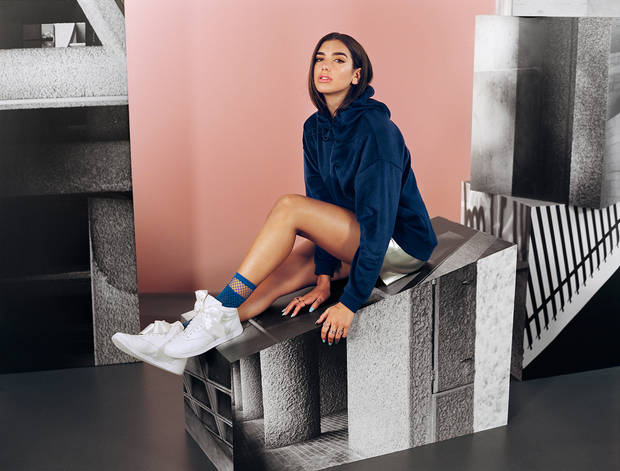 deporte famosas DUA LIPA-0