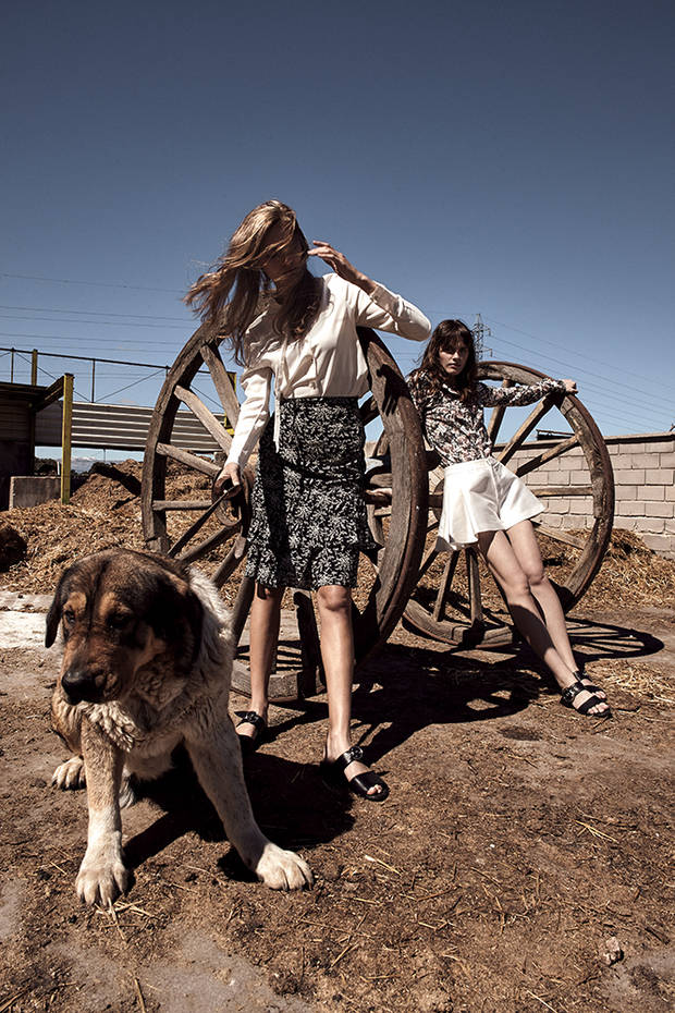Editorial de Moda TWO AT THE COWSHED 11