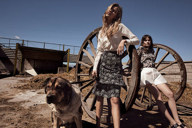 Editorial de Moda TWO AT THE COWSHED 12