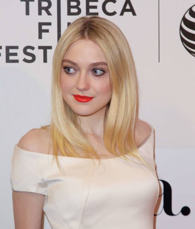 famosos que nos hacen sentir mayores vanidad dakota fanning