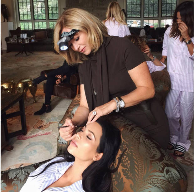 KIM K Y ANASTASIA - VANIDAD - 2