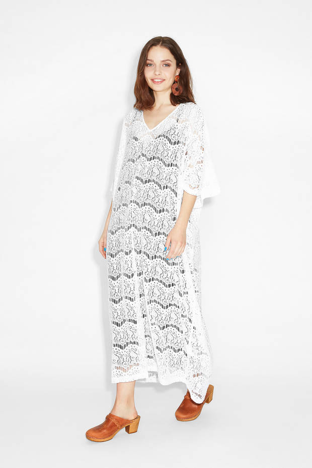 Los_vestidos_blancos_son_para_el_verano_monki