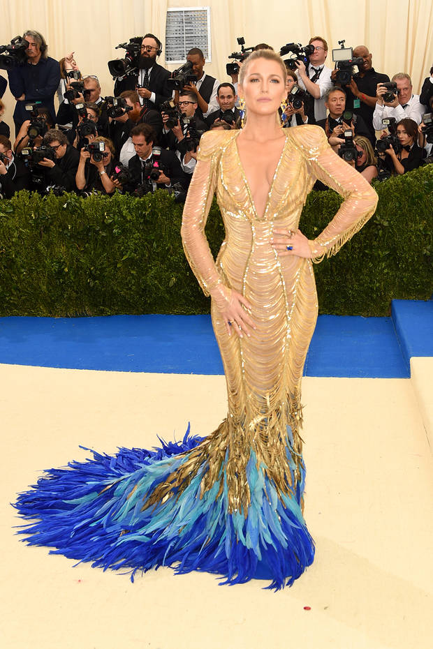 met_gala_2017_Blake_Lively_versace