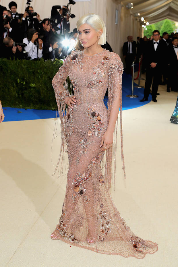 met_gala_2017_Kylie_Jenner_versace