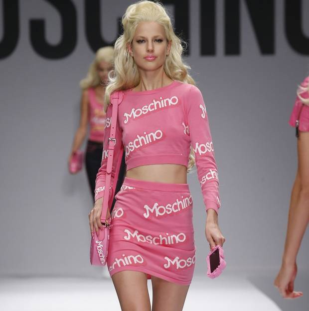 moda aniñada vanidad moschino barbie