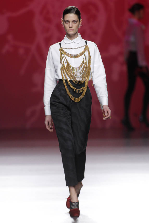 los-mejores-looks-para-ir-a-la-oficina-extraidos-del-desfile-de-ulises-merida-02