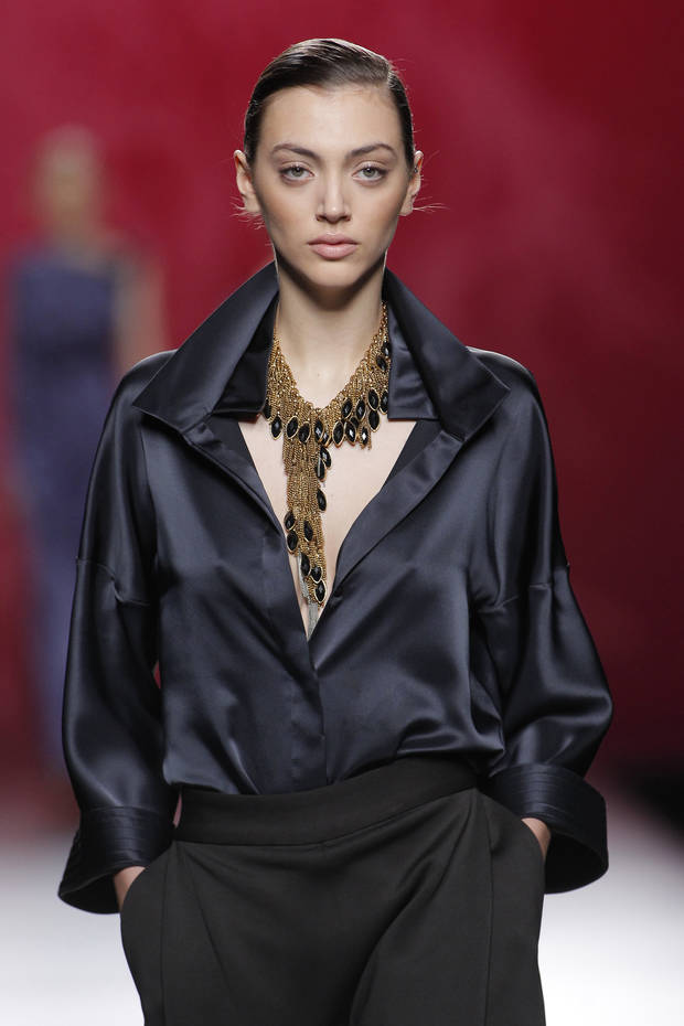 los-mejores-looks-para-ir-a-la-oficina-extraidos-del-desfile-de-ulises-merida-03