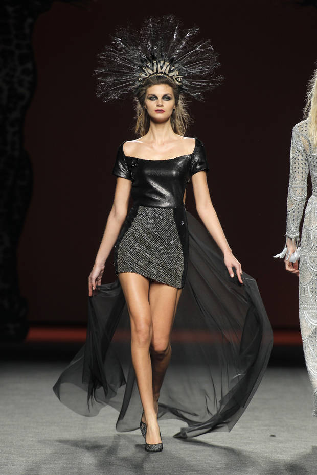 black desfile Ion fiz