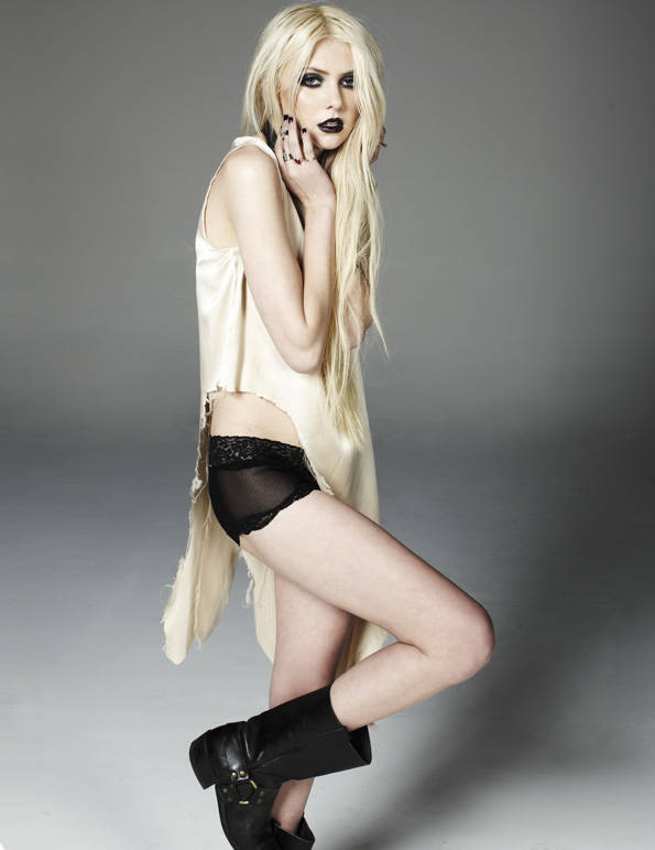 retouched_momsen_406