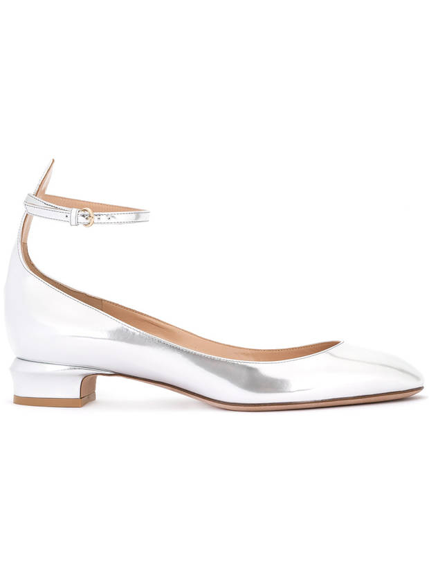 zapato plateado