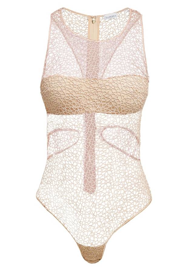 Bodies-en-modo-stripper-ahora-lo-cool-es-enseñar-la-lenceria-la-perla-zalando