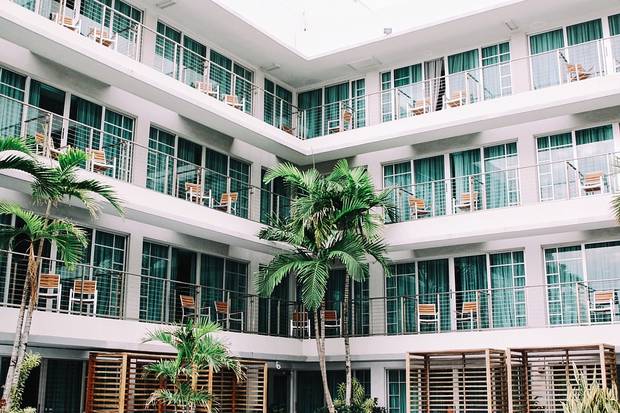 bolsillos-a-cubierto-ahorrar-en-vacaciones-es-posible-trabajo-hotel-resort-todo-incluido