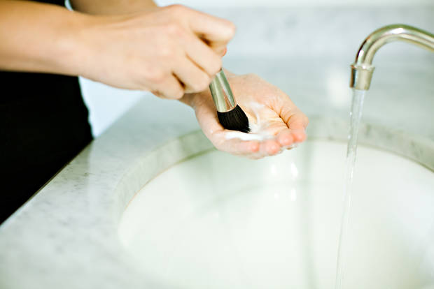 brochas_limpiar_maquillaje_vanidad_2